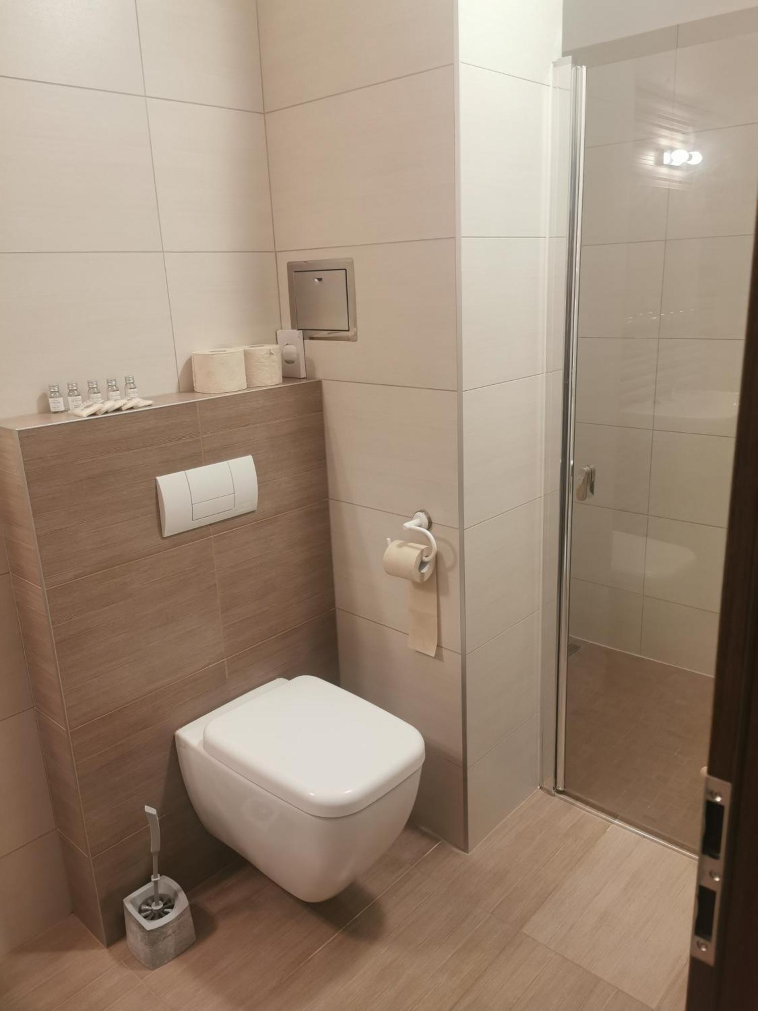 Hotel Diana Nové Mesto nad Váhom エクステリア 写真