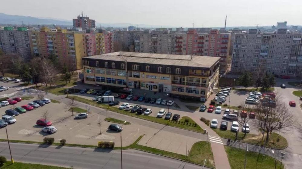 Hotel Diana Nové Mesto nad Váhom エクステリア 写真