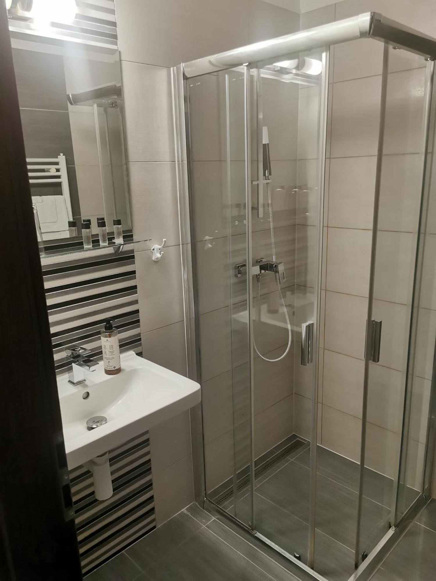 Hotel Diana Nové Mesto nad Váhom エクステリア 写真