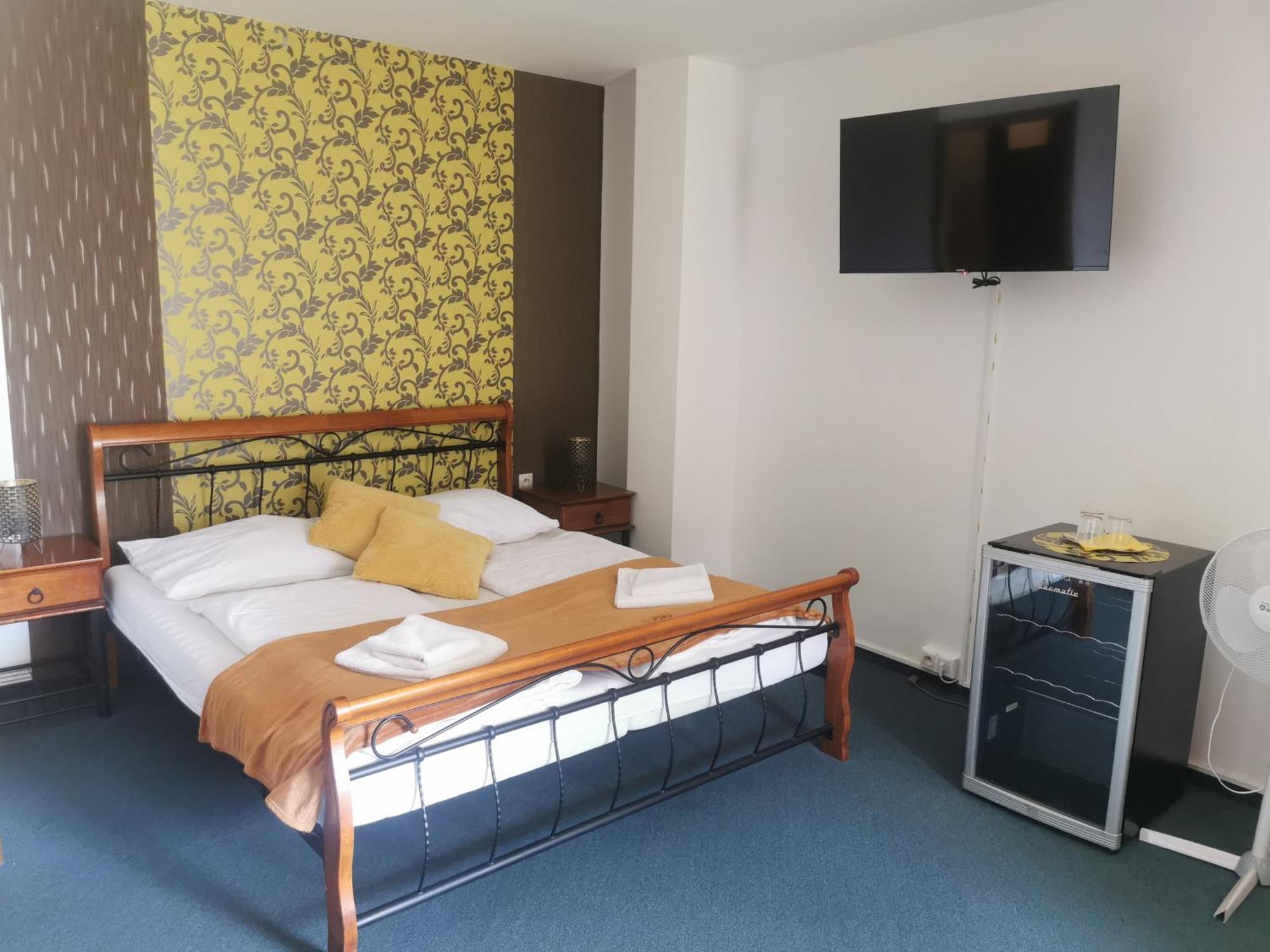 Hotel Diana Nové Mesto nad Váhom エクステリア 写真