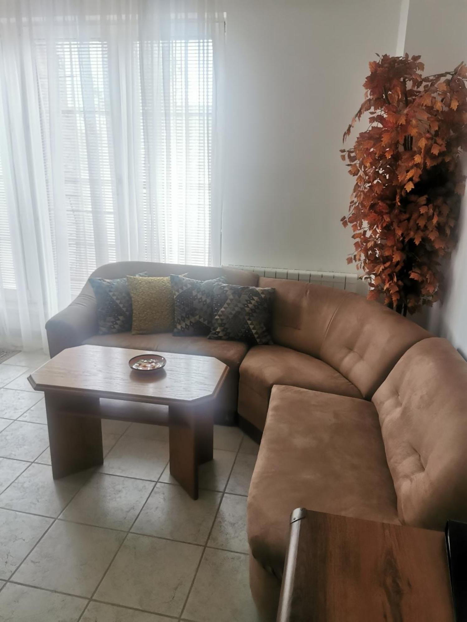 Hotel Diana Nové Mesto nad Váhom エクステリア 写真